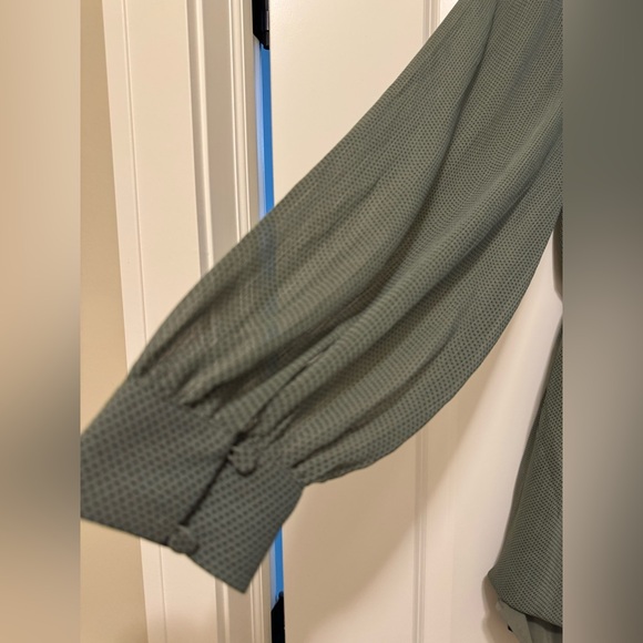 Express Green Long Sleeve Dress size small NWT - Picture 6 of 9